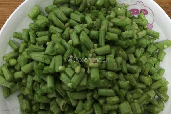 橄榄菜炒豆角的做法图解2
