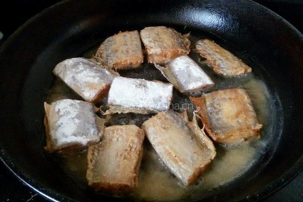麻辣香酥带鱼的做法图解4