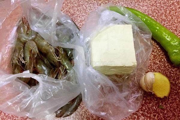 虾仁豆腐的做法图解1
