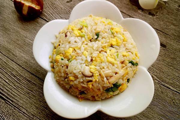 香菇炒饭的做法图解5