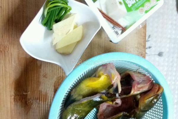 酸汤鱼豆腐的做法图解1