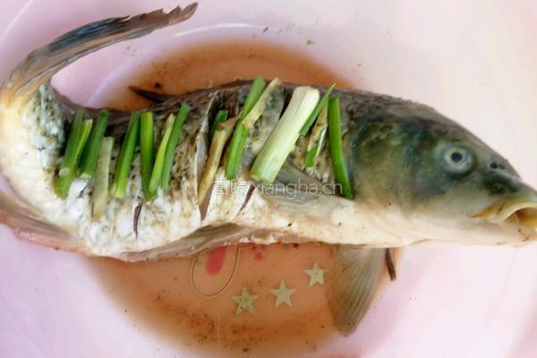 红烧鲤鱼的做法图解1