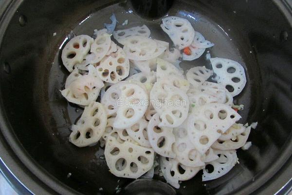 小炒青椒藕片的做法图解3