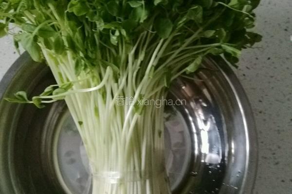 暖胃海鲜豌豆苗馄饨的做法图解2