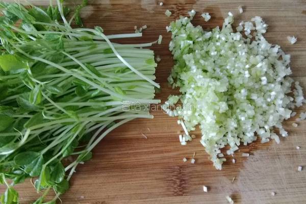 暖胃海鲜豌豆苗馄饨的做法图解6