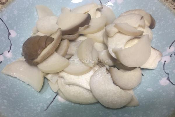 杏鲍菇炒肉的做法图解3