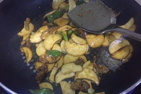 杏鲍菇炒肉的做法图解7