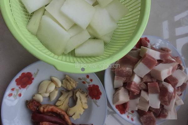 红烧猪肉炖冬瓜的做法图解1