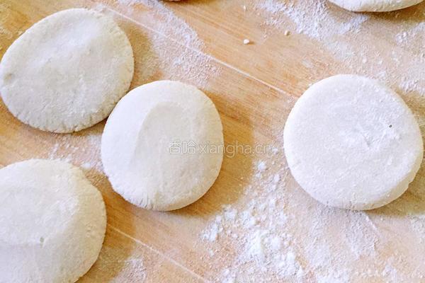 荞面黄萝卜蒸饺的做法图解10
