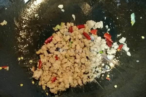 肉末爆炒辣萝卜条的做法图解3