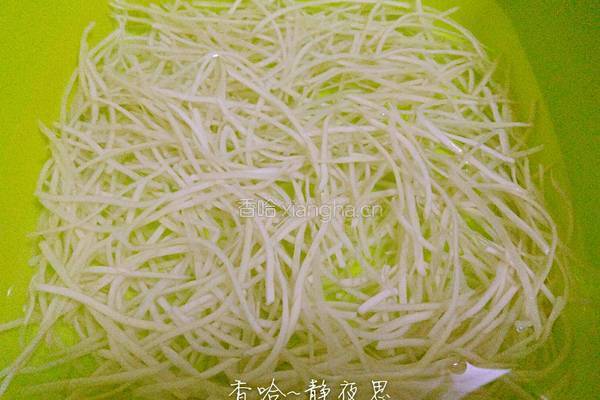 油淋土豆丝的做法图解2