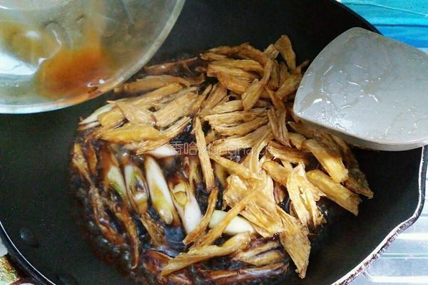 大葱烧腐竹的做法图解7