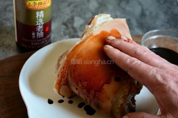 冰糖肘子的做法图解3