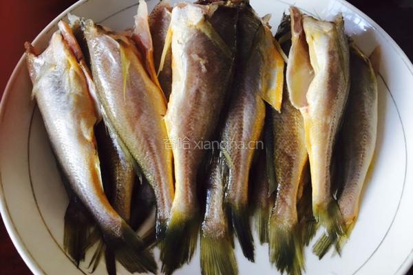 葱烧黄花鱼的做法图解1