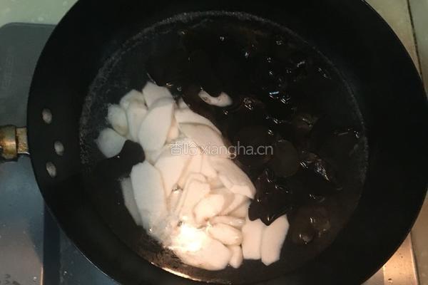 木耳炒山药的做法图解2