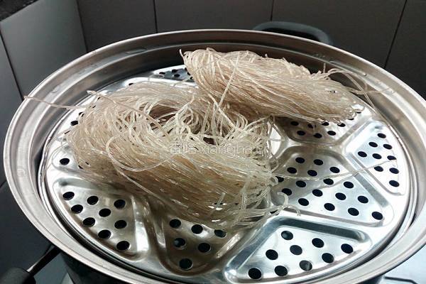 肉沫粉丝煲的做法图解1