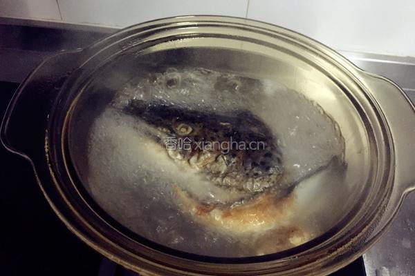 三文鱼头味噌汤的做法图解5