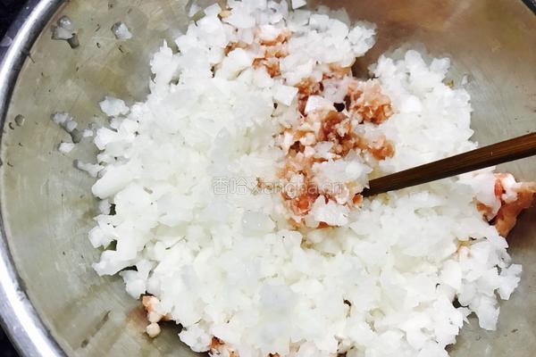 白萝卜猪肉馅饼的做法图解1