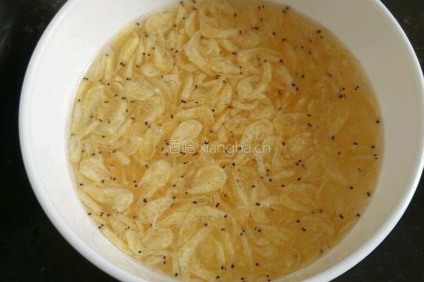 虾皮韭菜卷饼的做法图解1