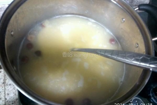玉米渣小米粥的做法图解3