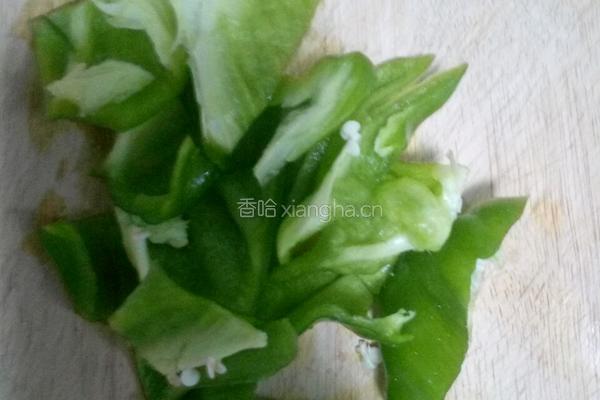 香肠辣椒炒鸡蛋的做法图解3