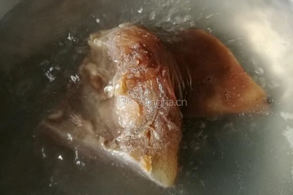 香芹炒腊猪头肉的做法图解3
