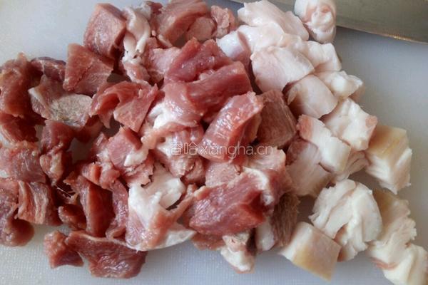 蚕豆烧肉的做法图解1
