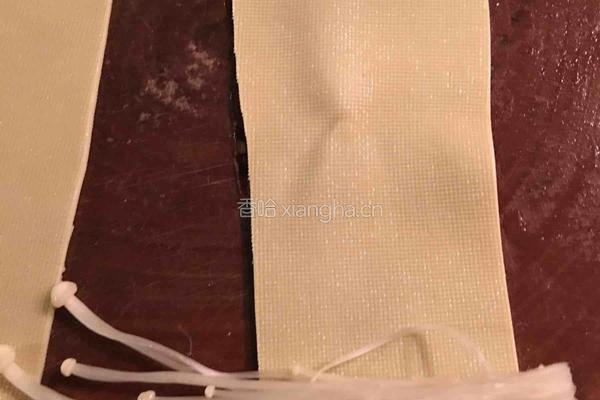 豆皮卷金针菇的做法图解5