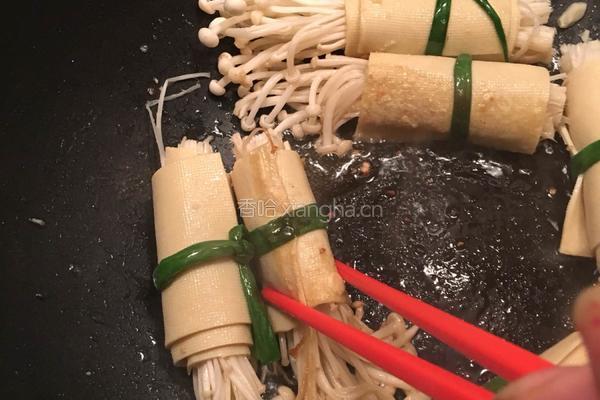豆皮卷金针菇的做法图解12
