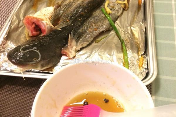 辣烤鲶鱼配凉面的做法图解4