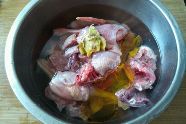 茶油炖本地鸭的做法图解3