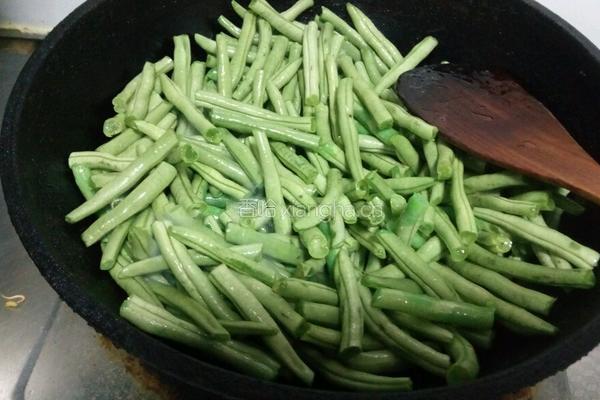 干煸四季豆的做法图解3