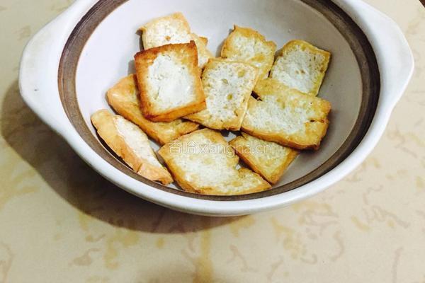 豆腐黄鱼煲的做法图解2