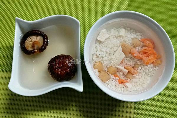 虾米香菇粥的做法图解2