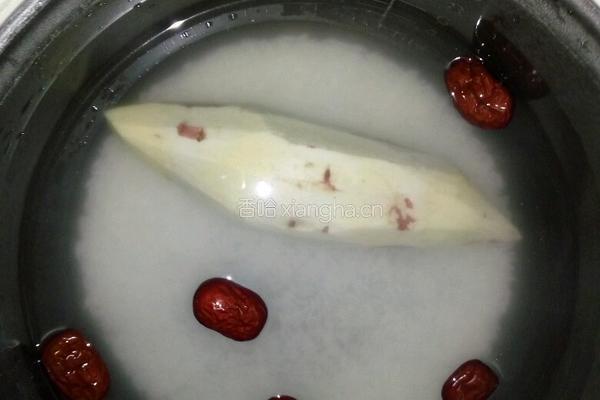 糯米红枣红薯粥的做法图解1