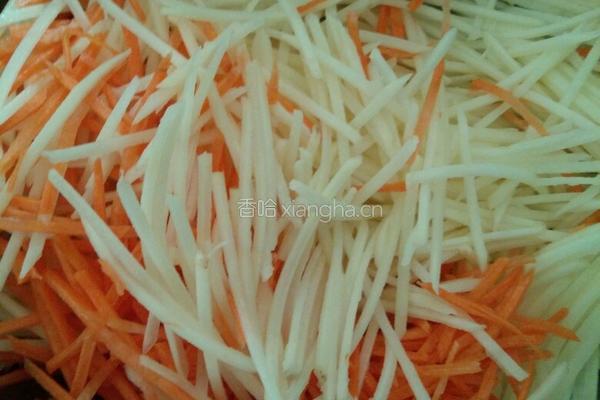 青椒土豆胡萝卜丝的做法图解3