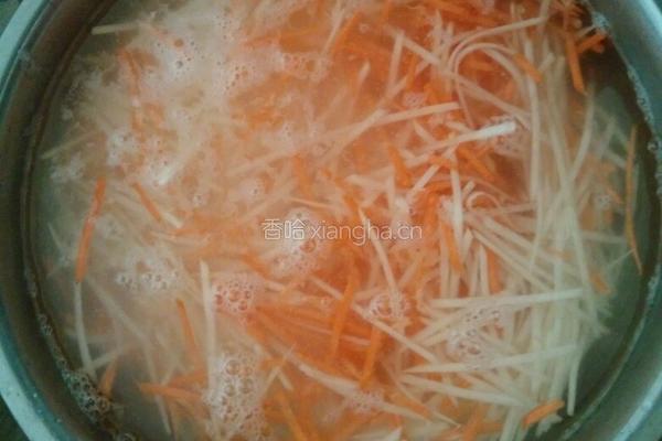 青椒土豆胡萝卜丝的做法图解4