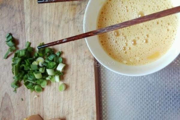 中式简易鲜虾鸡蛋披萨的做法图解1