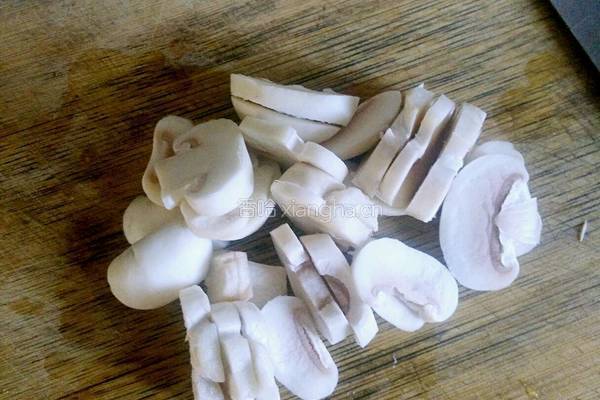 肉片菌菇汤的做法图解3