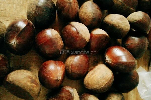 水煮板栗的做法图解2