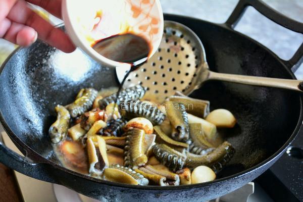 蒜籽烧鳝段的做法图解9