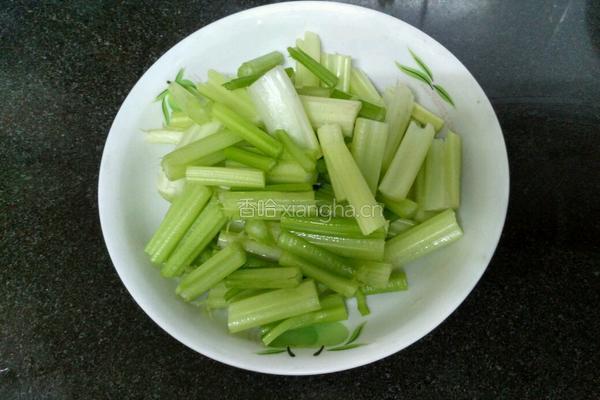 芹菜炒肉的做法图解4