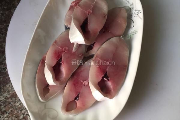 煎焖马鲛鱼的做法图解1