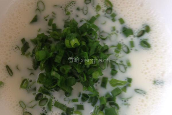 葱花薄饼干的做法图解1