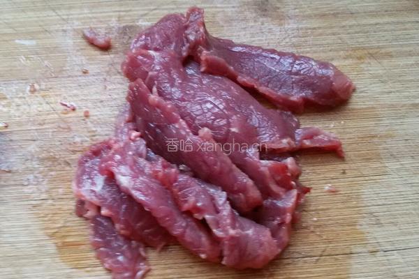 孜然牛肉炒西芹的做法图解2