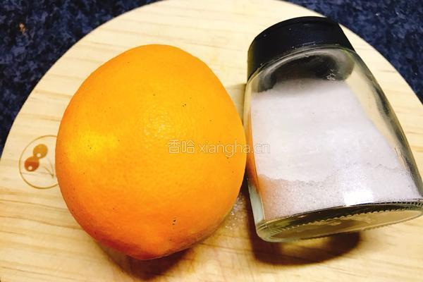 盐蒸橙子的做法图解1