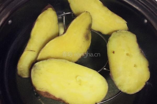芝麻红薯饼的做法图解1
