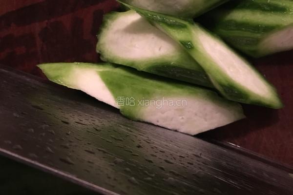 丝瓜鱼头汤的做法图解3