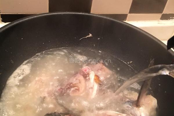 丝瓜鱼头汤的做法图解6
