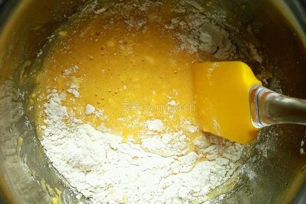 蓝莓戚风蛋糕卷的做法图解4